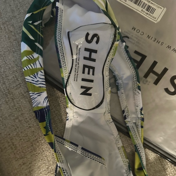 Green bathing suit - Picture 2 of 5